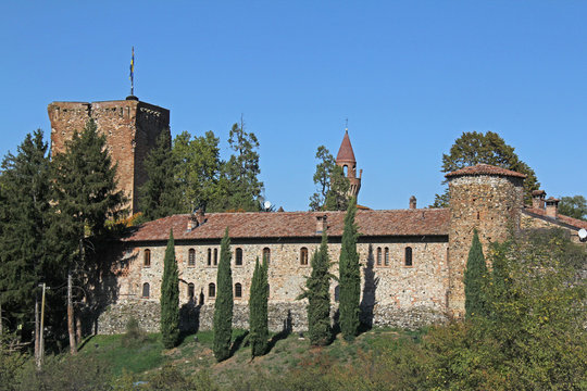 castello di Rivalta Trebbia; le torri del lato sud