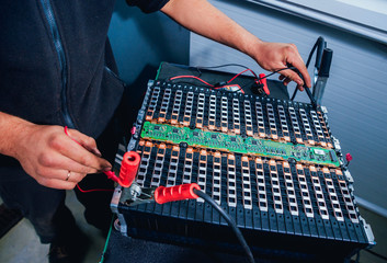 Charging the batteries of the elecric motor. Disassembling the battery of an electric vehicle engine