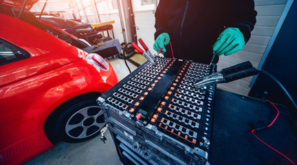 Charging the batteries of the elecric motor. Disassembling the battery of an electric vehicle engine