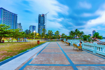 Naklejka premium Surasak seaside park