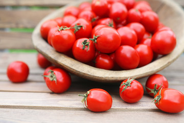 Fresh tomato crop in a wooden bowl