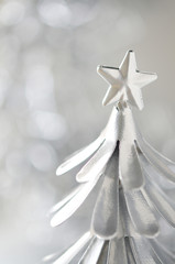 銀色のクリスマスツリー


