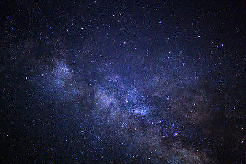 Fototapeta premium Gwiaździste niebo nocne, galaktyka Drogi Mlecznej z gwiazdami i kosmicznym pyłem we wszechświecie, Fotografia długich ekspozycji, ze zbożem.