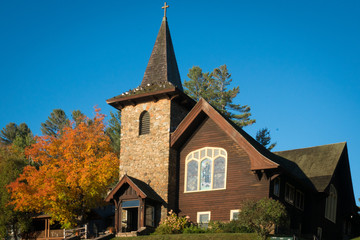 Fototapeta premium Church amongst the Forrest