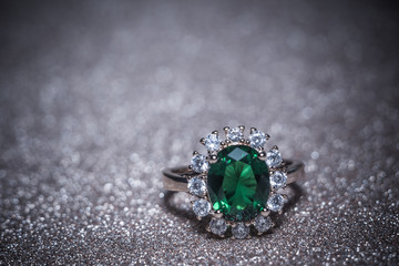 Golden Ring with Emerald Retro