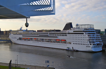 70 951 Kreuzfahrtschiff Fototapeten Leinwandbilder Und Aufkleber Wallsheaven
