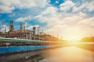 Obraz premium Industrial zone,The equipment of oil refining,Close-up of industrial pipelines of an oil-refinery plant,Detail of oil pipeline with valves in large oil refinery.