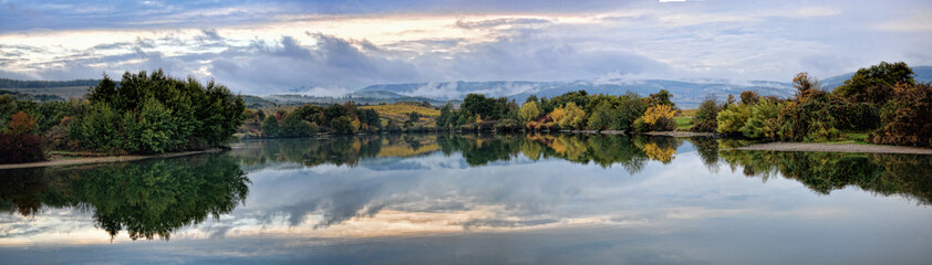 lake panorama autumn