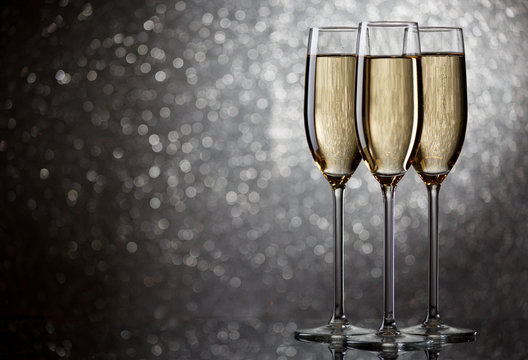 New Year's picture of three wine glasses with sparkling champagne