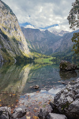 Fototapeta na wymiar Reflections in the Obersee on the way to Fischunkelalm