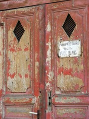 Porte d'entrée d'un ancien cinéma