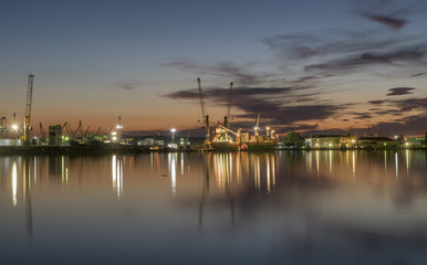 Fototapeta na wymiar port on sunset with water reflections