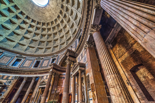 Fototapeta Colonnade under Pantheon dome
