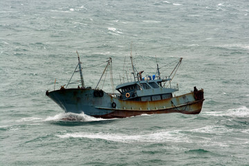 Fototapeta premium Fishing boat in rough weather