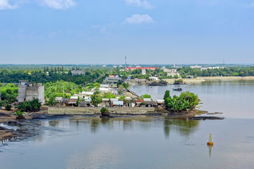 Live on river banks in Vietnam