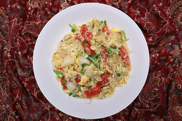  fried noodles with eggs and vegetables,