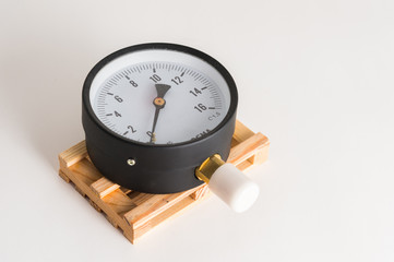 The new manometer lies on a gray background