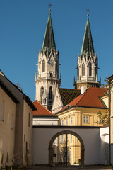Obraz premium Church towers of Klosterneuburg monastery in autumn