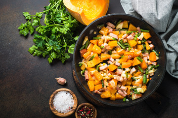 Pumpkin fried with vegetables and meat.