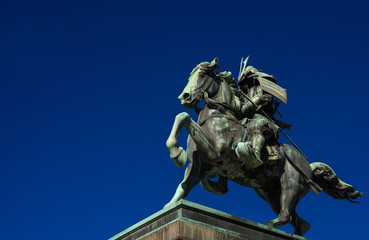 Fototapeta premium Kusunoki Masashige samurai bronze equestrian statue erected in 1897 in the center of Tokyo (with copy space)