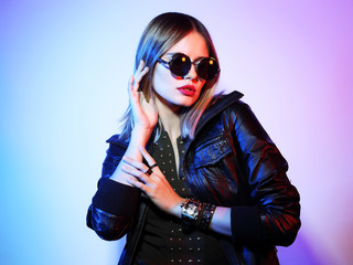 Fashion portrait of young elegant woman in sunglasses.