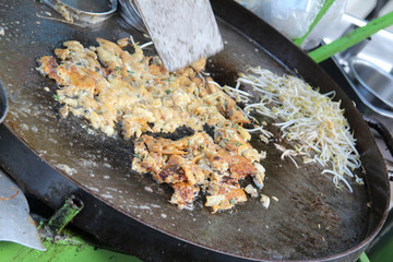 Thai cuisine, fried clams crispy with omelet.