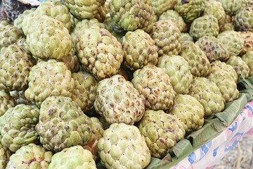 Obraz premium sugar apple at street food