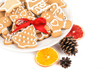 Christmas cookies with decoration /
Still life with decorated Christmas cookies in a plate isolated on white