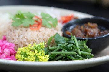 Thai cuisine, fried rice with fermented shrimp paste, khao klook kapi in Thai.