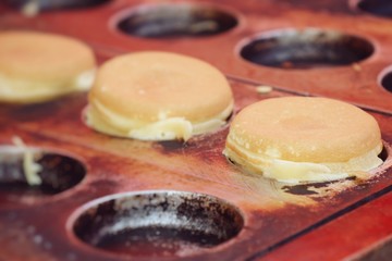 make to sweet pancake dorayaki