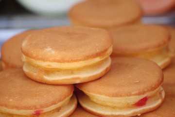 make to sweet pancake dorayaki