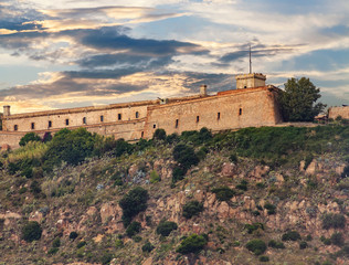 Obraz premium Fort Over Barcelona