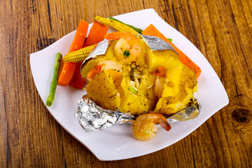 Baked potato with shrimps
