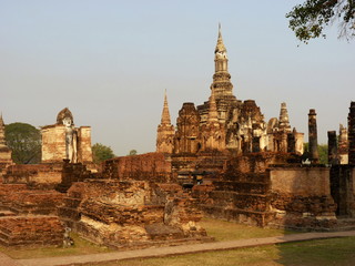 Fototapeta na wymiar Sukhothai Historischer Park Ruinen Tempel in Thailand am Morgen