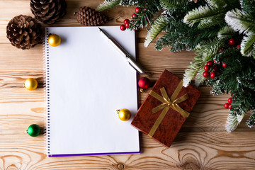 Fototapeta premium Blank message paper in christmas festive concept