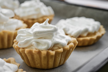 Tartlets with Italian meringue