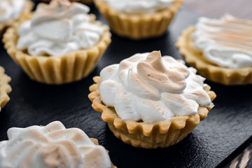 Tartlets with Italian meringue
