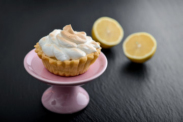 Tartlet with Italian meringue