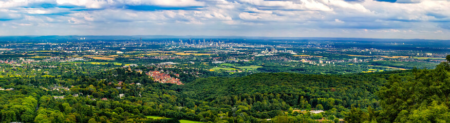 Panorama vom Rhein-Main-Gebiet und Königstein im Taunus 