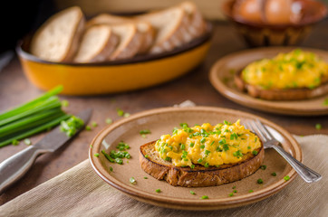 Scrambled eggs with herbs