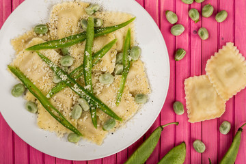 Italian Style Chicken and Pancetta Ravioli Pasta With Green Beans