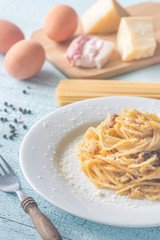 Portion of Carbonara with ingredients