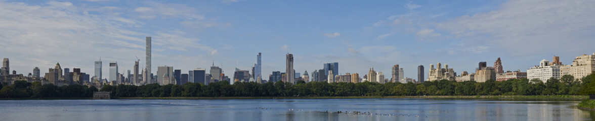 Fototapeta na wymiar Central park lake, New York city