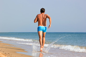 Fototapeta na wymiar Man running on the beach