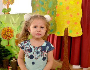 The three-year-old girl cries in kindergarten