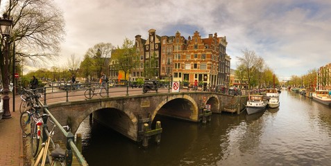 Obraz premium Canal à Amsterdam, Hollande aux Pays-Bas