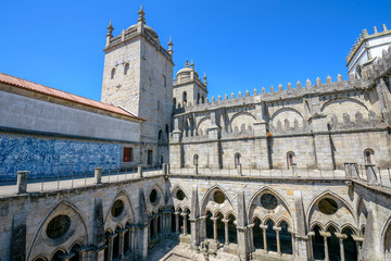 Fototapeta na wymiar Cloister of Porto Cathedral (Se do Porto)