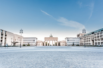Brandenburger Tor in Berlin, early morning, nobody - obrazy, fototapety, plakaty