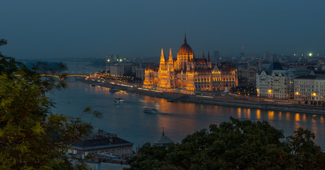 Fototapeta premium Budapest at evening