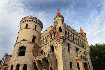 Fototapeta na wymiar Castle Khrapovitsky in Muromtsevo
